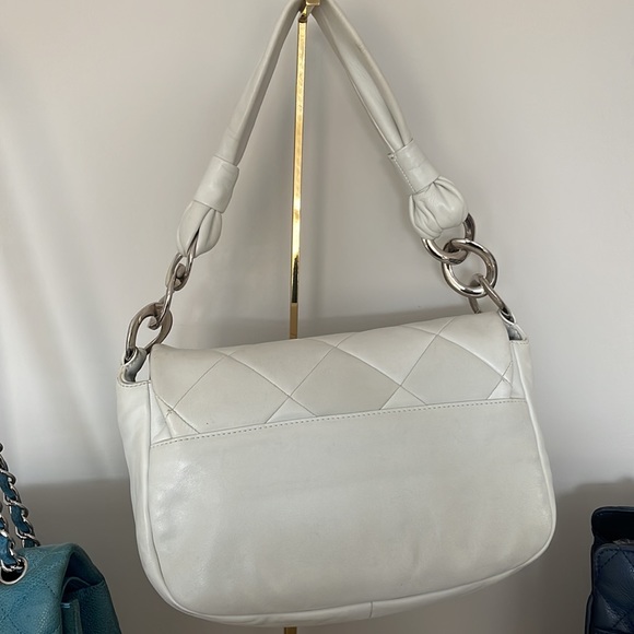 Authentic Chanel flap bag pillow white cream - Picture 17 of 17